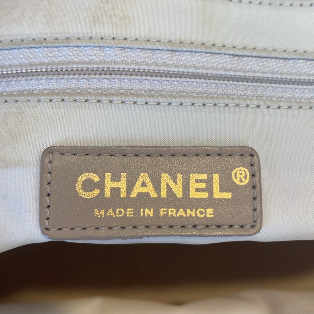 🎉 AUTHENTIC CHANEL CC TRAVEL LINE CANVIS TOTE‼️ - Picture 15 of 17